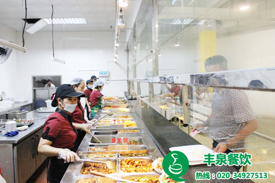 蔬菜配送解決食堂難題 企業(yè)學(xué)校食堂承包管理的好方法
