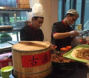阿里巴巴員工飯堂，網友：有一種飯堂叫別公司的飯堂