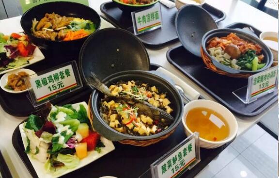 阿里巴巴員工飯堂，網友：有一種飯堂叫別公司的飯堂