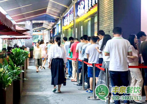 廣州珠江新城白領吐槽吃飯難，餐飲承包公司幫你忙