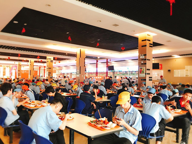 私人承包食堂將逐漸退出團餐市場，企業飯堂承包成新主流