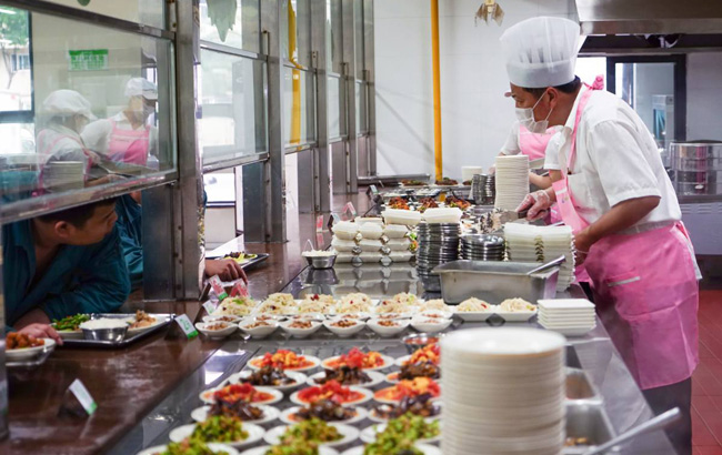 正規(guī)食堂承包：注重食品安全，吃上放心飯菜